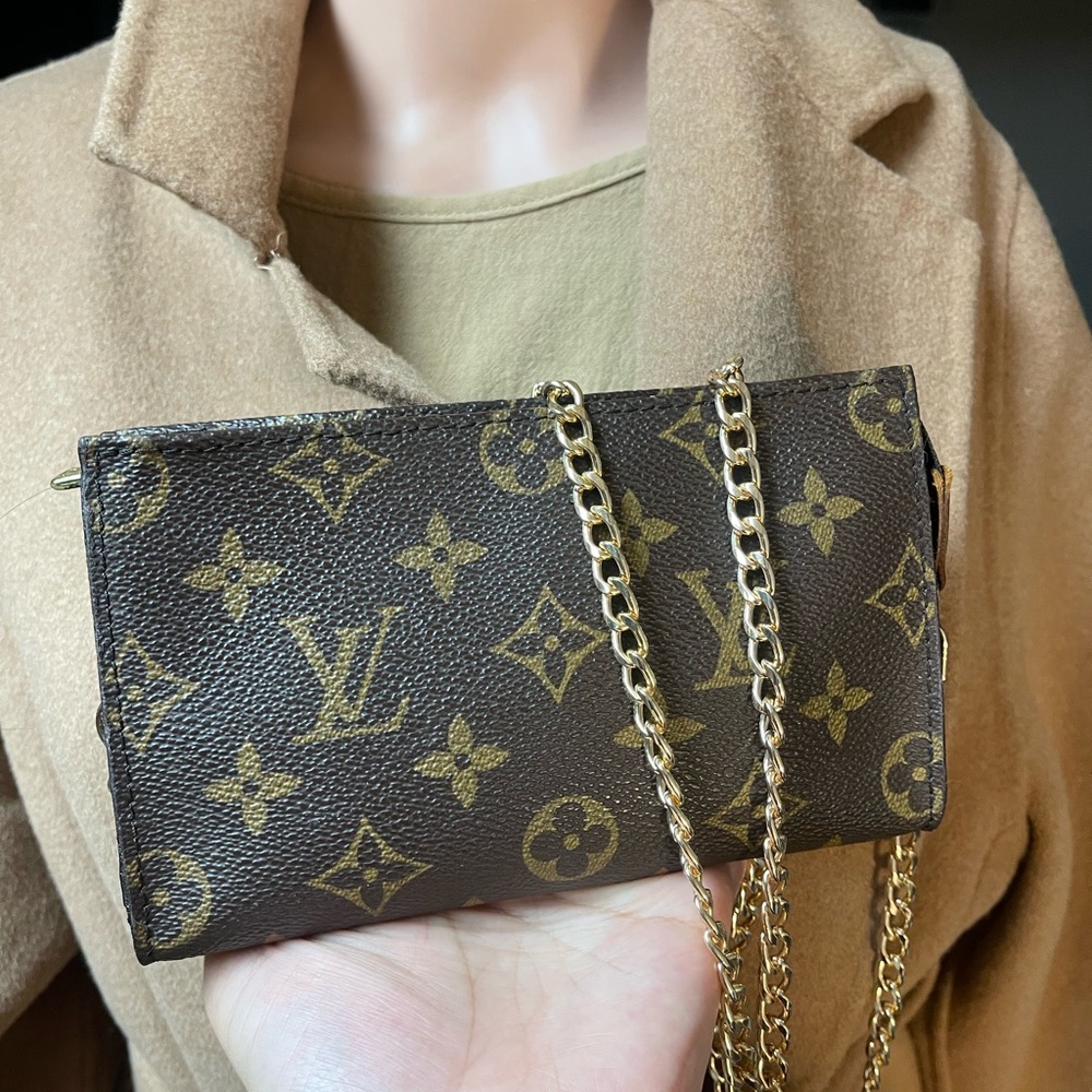 Authentic Louis Vuitton monogram accessory  pouch (D5002) - Picture 2 of 11